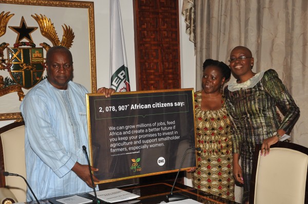 President Dramani Mahama receives the petition from Dr Sipho Moyo, ONE Africa, Executive Director and Nachilala Nkombo, Deputy Director.